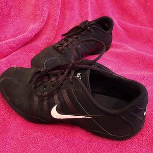 Nike Suede/Leather Women's Dance 9.5 Shoes - EUC